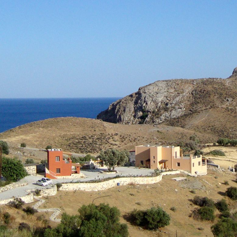 Beispiel für ein Seminarhaue an Kretas Südküste mit Berge und Meer