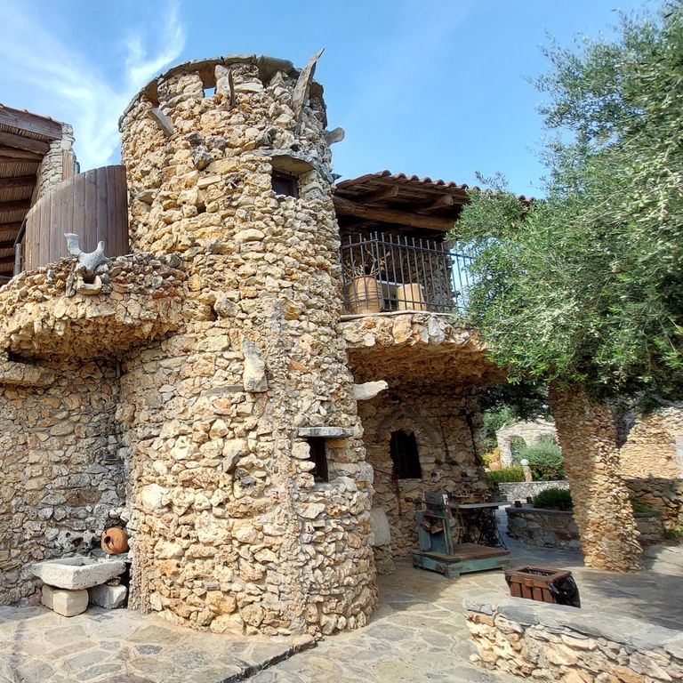 Chania die Perle Kretas. Hier kannst du verwinkelte Gassen und urige Tavernen entdecken. Auch Kultur der ca. 3400 Jahre alten Stadt ist viel vorhanden
